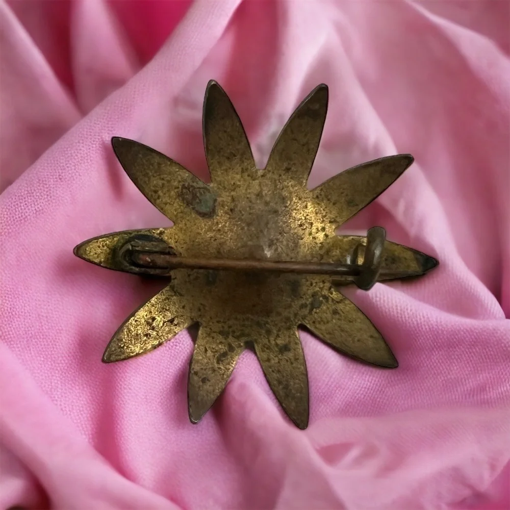 Vintage Pink and White Daisy Brooch BOHO Daisy pin, hippie daisy pin, flower Pin